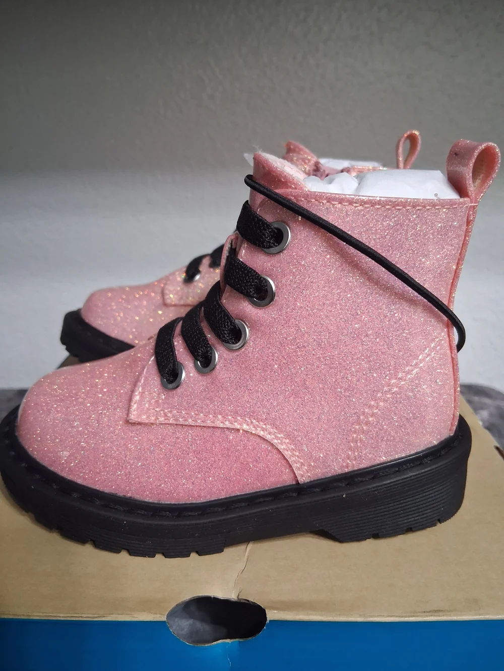 New In Box Toddler TH Lil Reese Sparkle Pink Lace-Up Boots Size 5M
